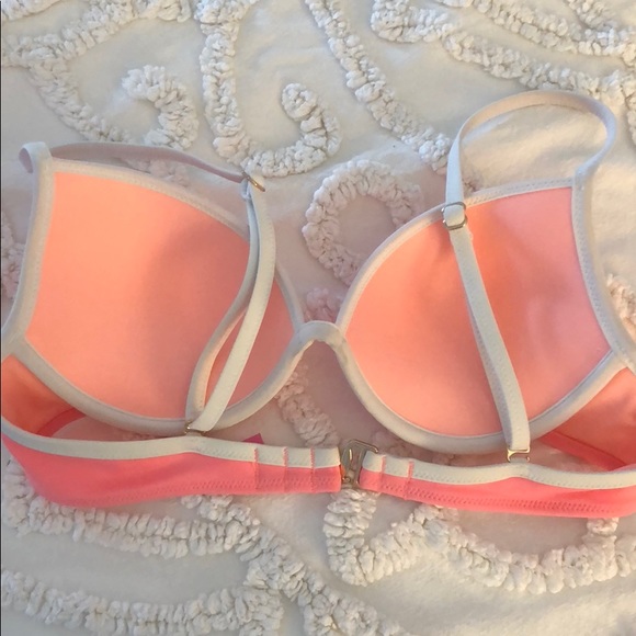 Victoria’s Secret neon pink bikini - Picture 5 of 7